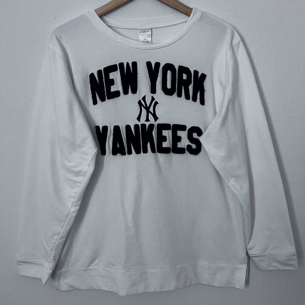 MLB New York Yankees Men's Long Sleeve Sweatshirt White XL Chenille Logo